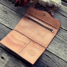 Load image into Gallery viewer, Western Woman&#39;s Clutch
