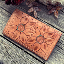 Load image into Gallery viewer, Western Woman&#39;s Clutch
